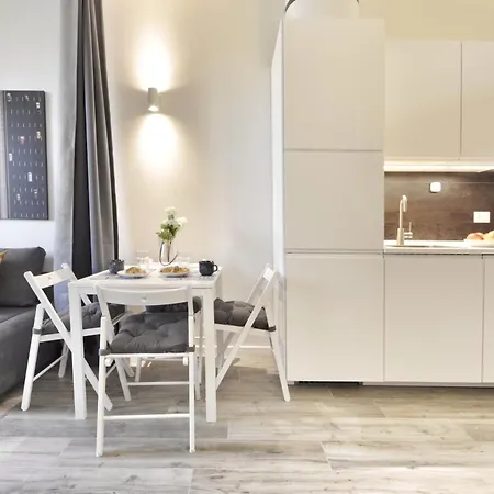 Ihost - Adriatico 6 Milán